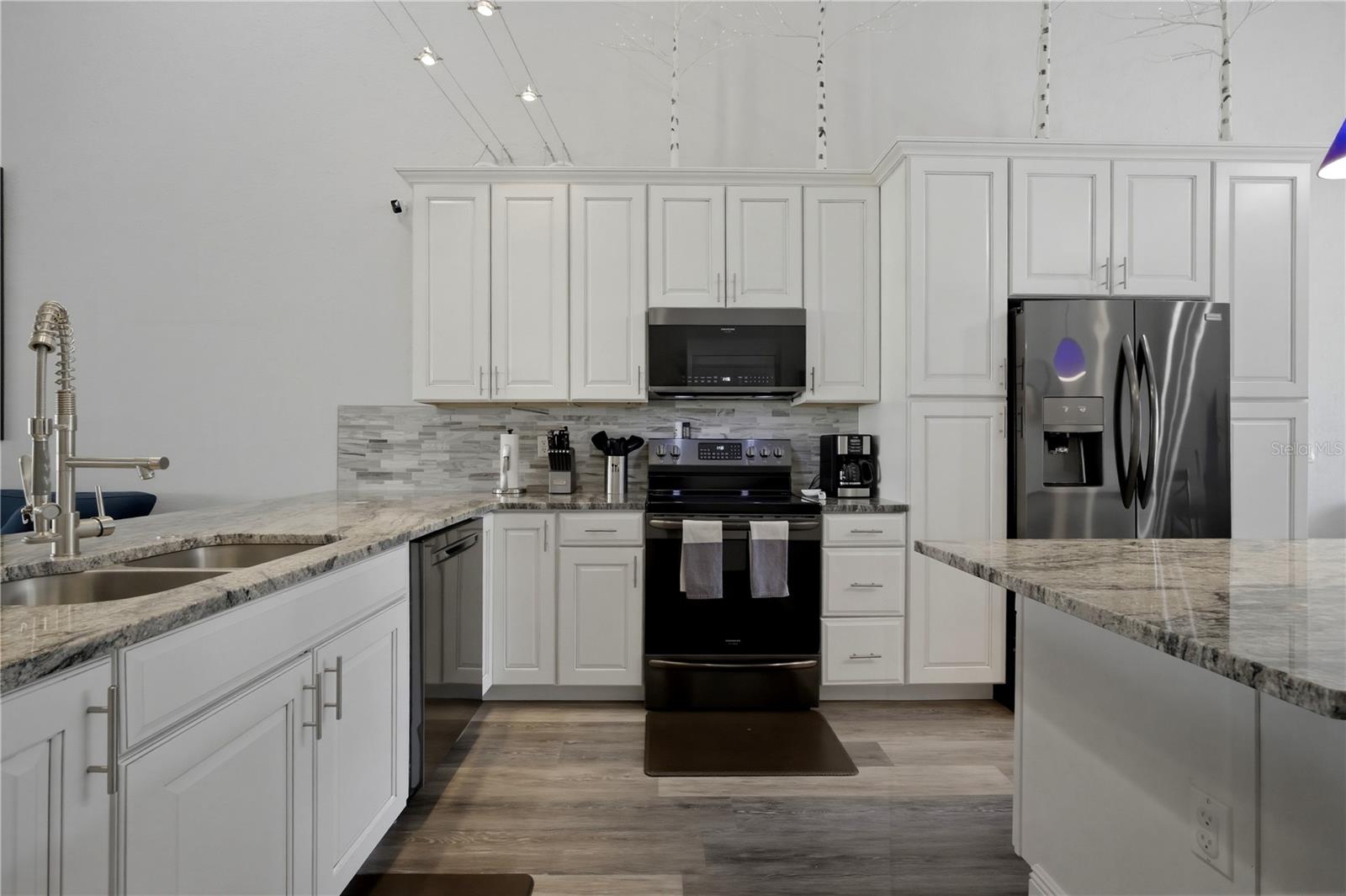 Image 11 of 47 For 3482 Kings Road 102