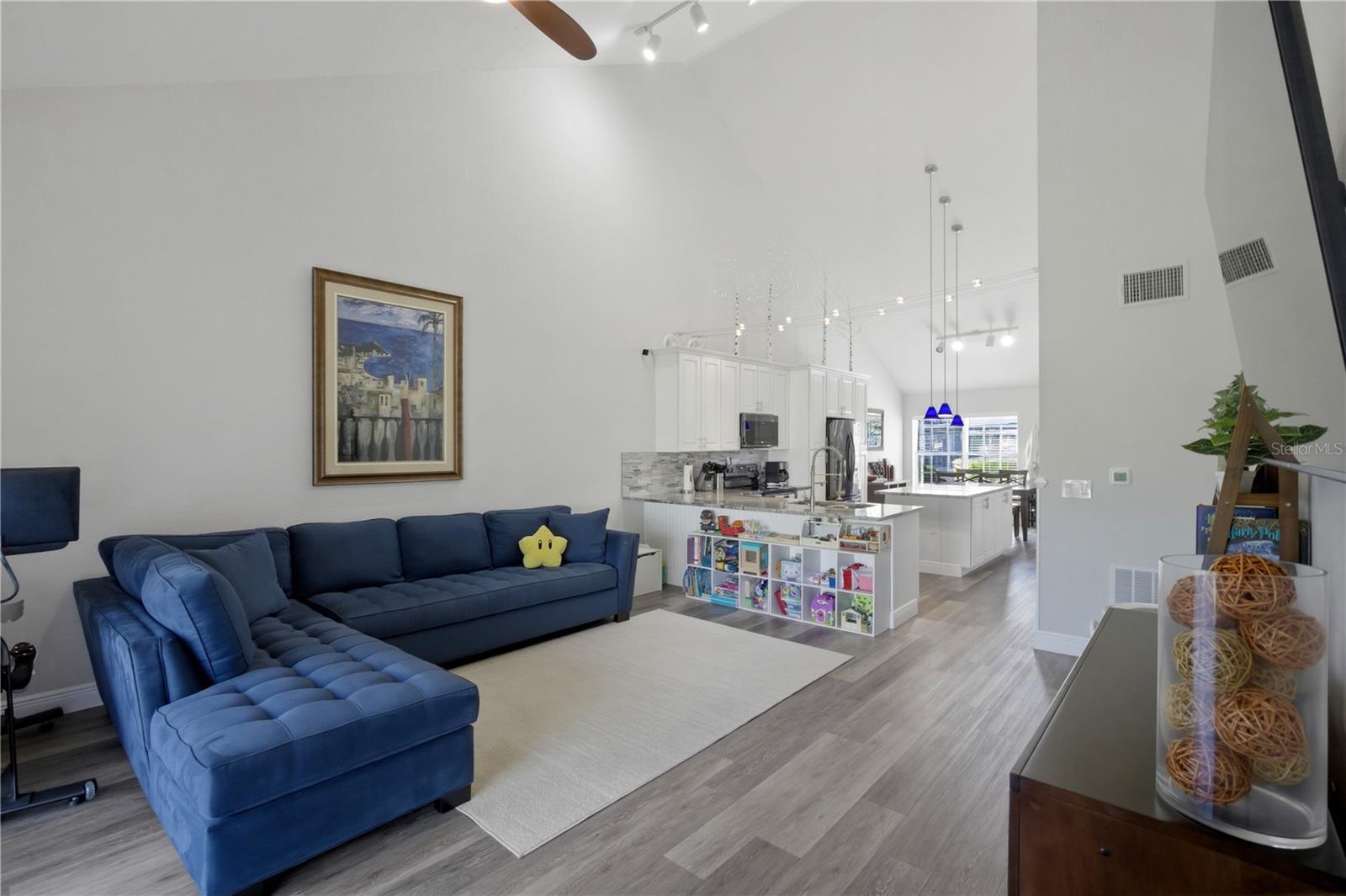 Image 12 of 47 For 3482 Kings Road 102