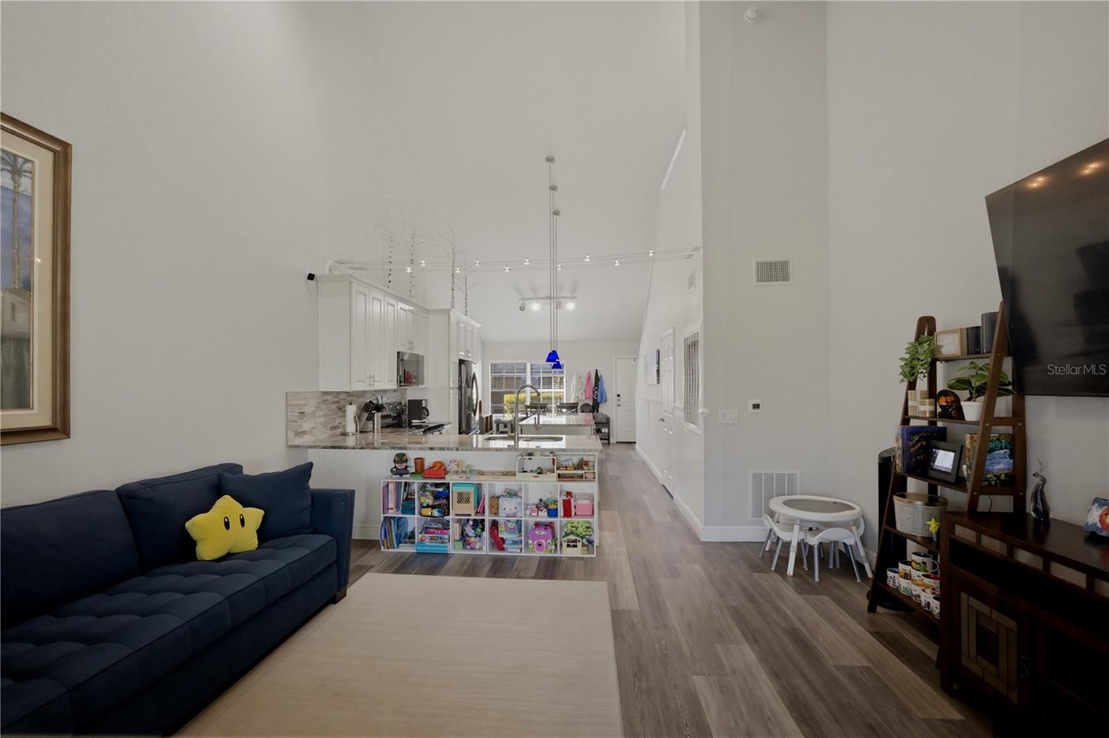 Image 13 of 47 For 3482 Kings Road 102