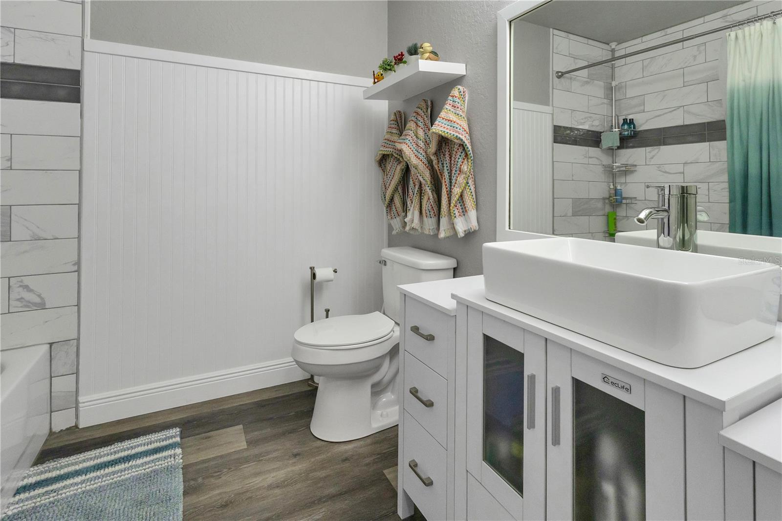 Image 27 of 47 For 3482 Kings Road 102