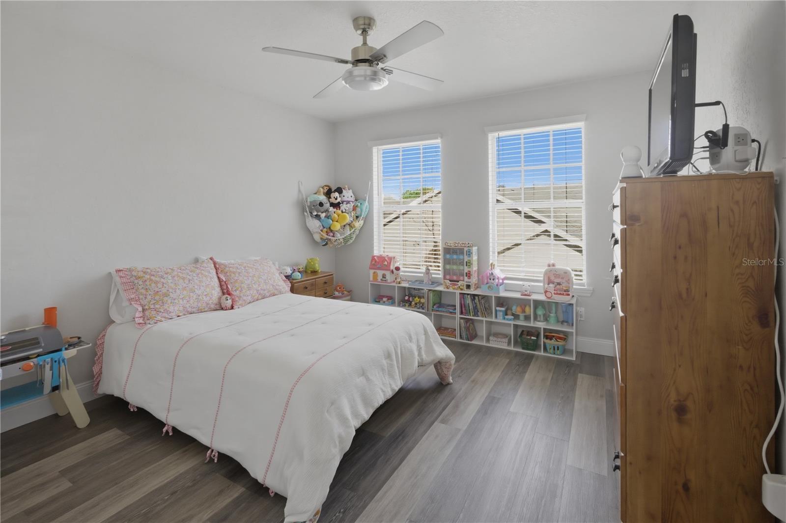 Image 29 of 47 For 3482 Kings Road 102