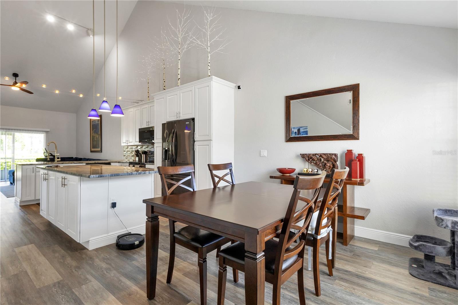 Image 8 of 47 For 3482 Kings Road 102