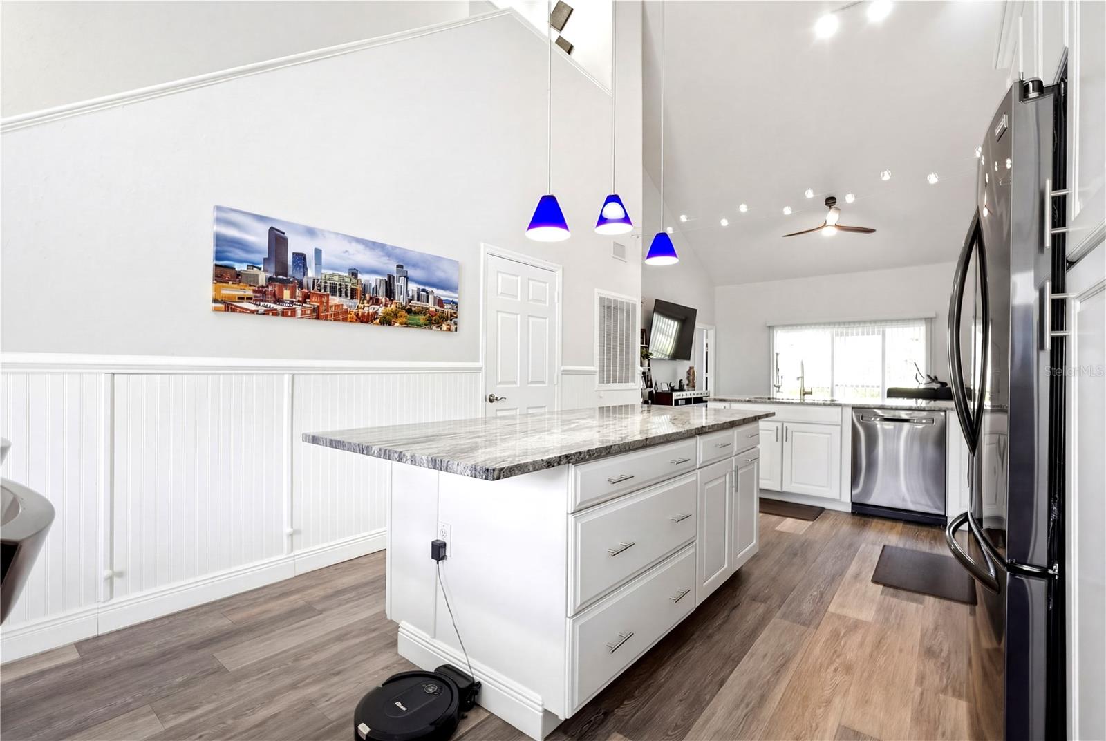 Image 9 of 47 For 3482 Kings Road 102