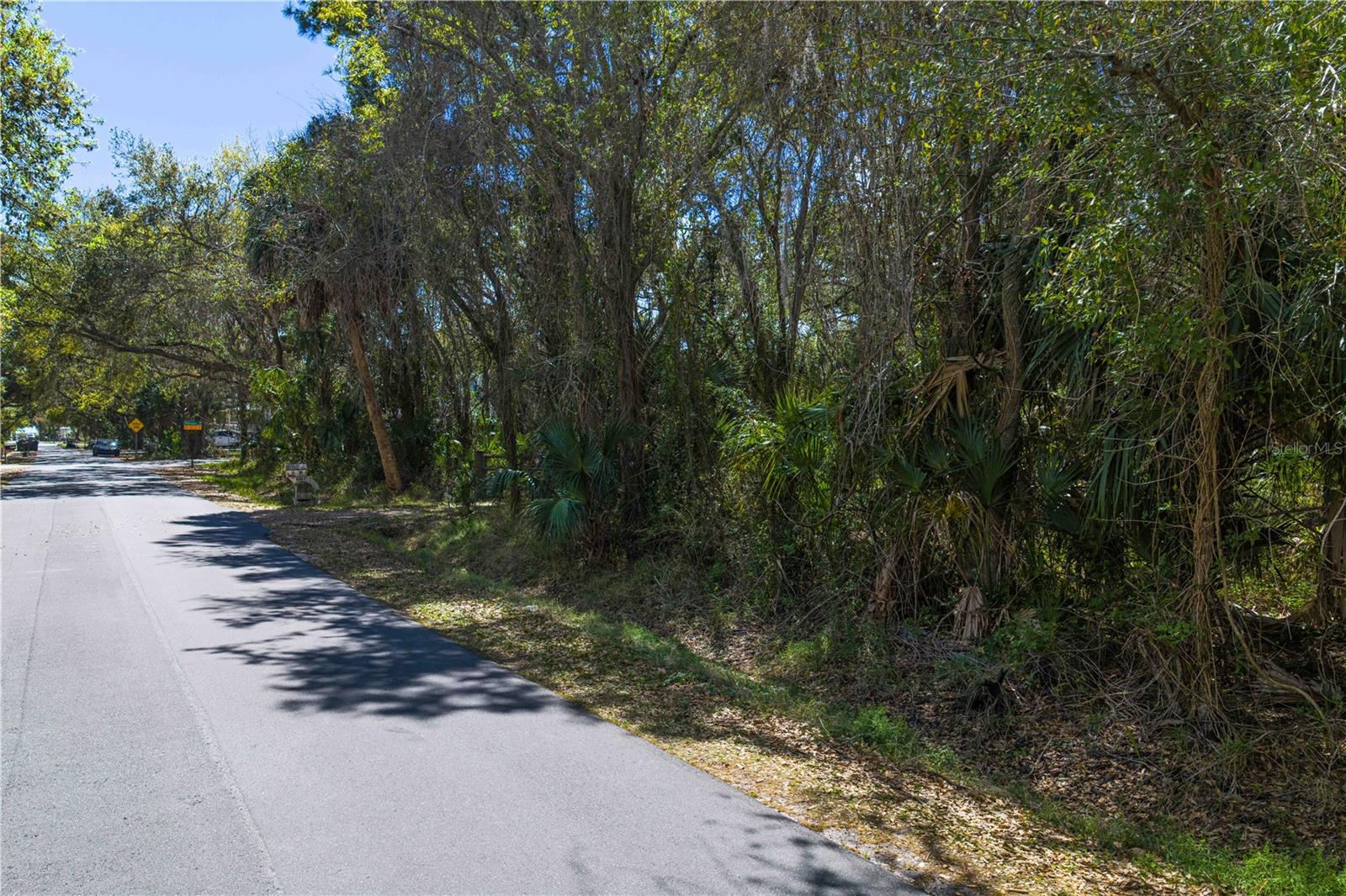 Listing photo id 13 for 8004 Bay Drive