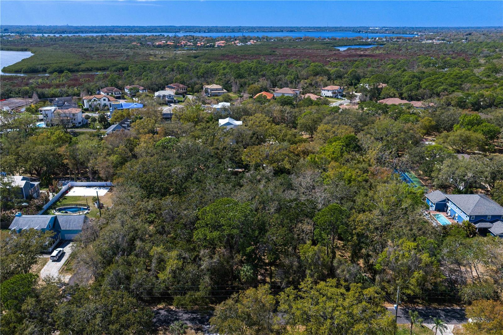 Listing photo id 14 for 8004 Bay Drive