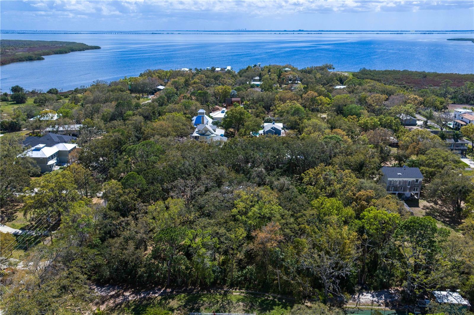 Listing photo id 15 for 8004 Bay Drive