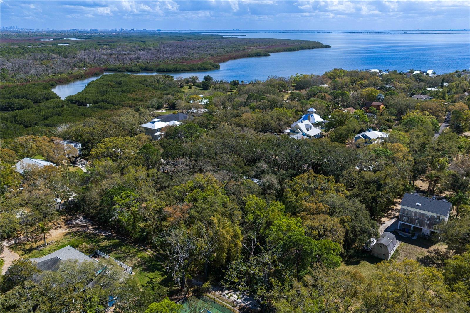 Listing photo id 16 for 8004 Bay Drive