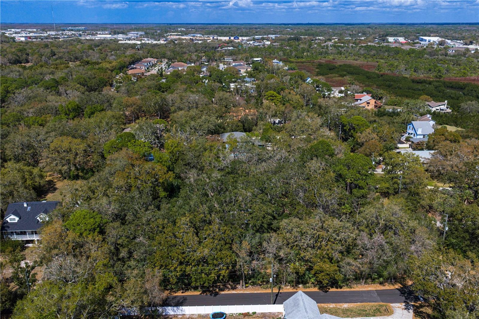 Listing photo id 19 for 8004 Bay Drive