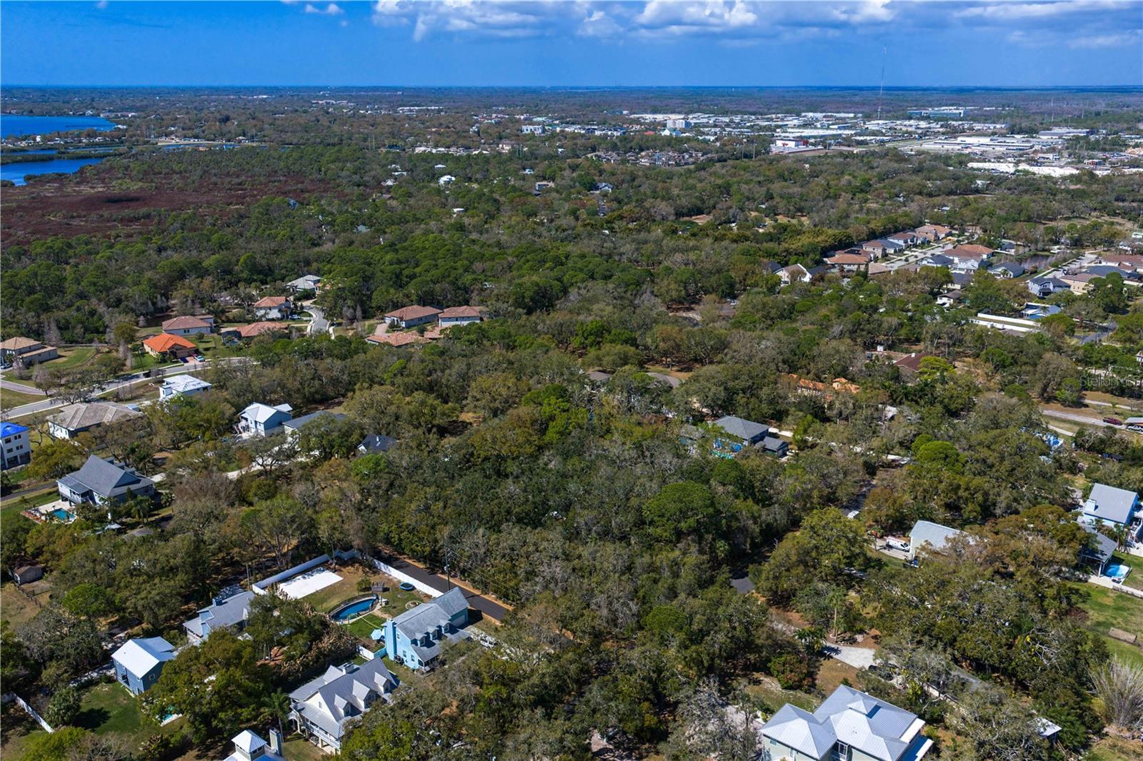 Listing photo id 21 for 8004 Bay Drive