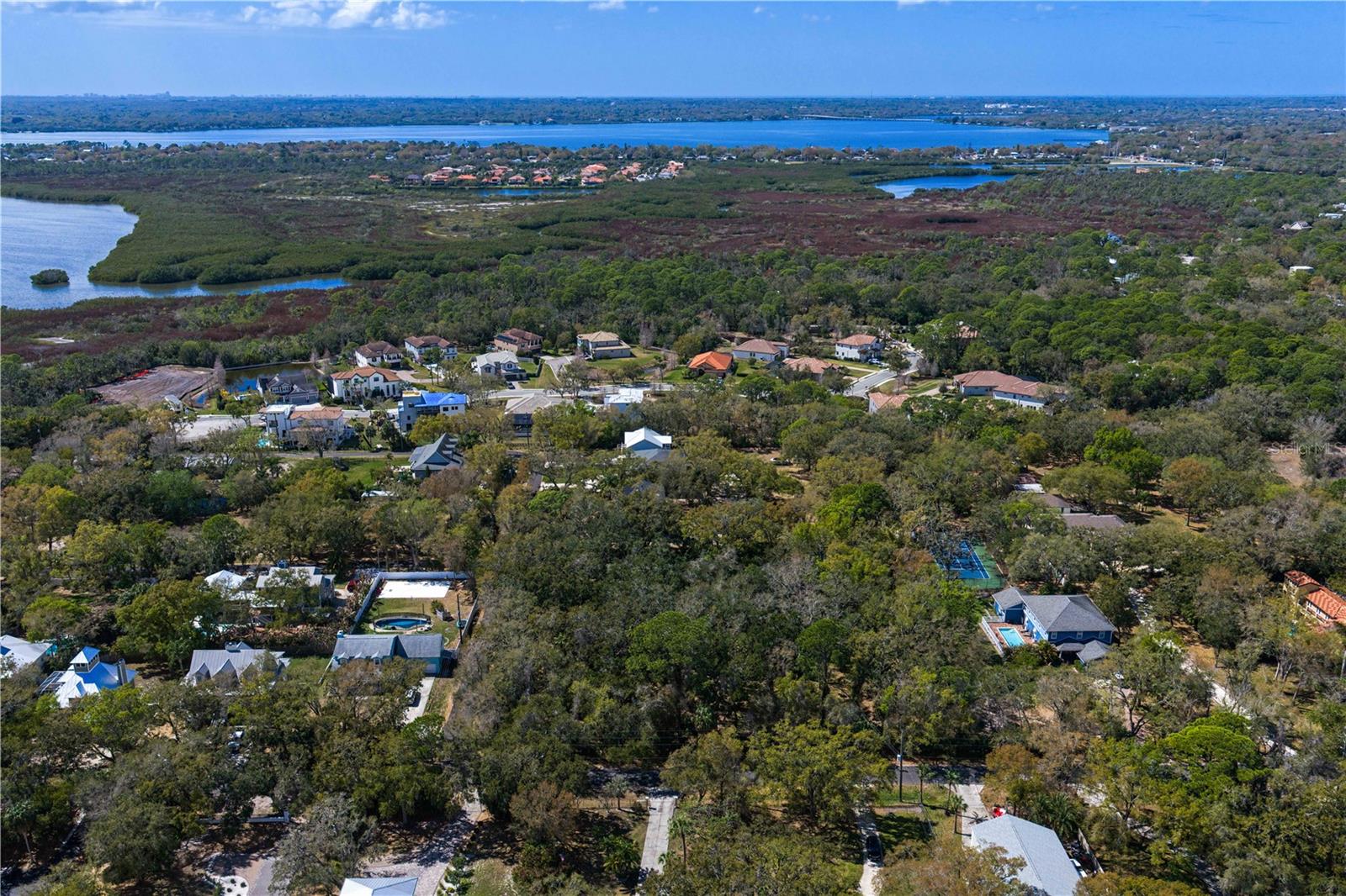 Listing photo id 22 for 8004 Bay Drive