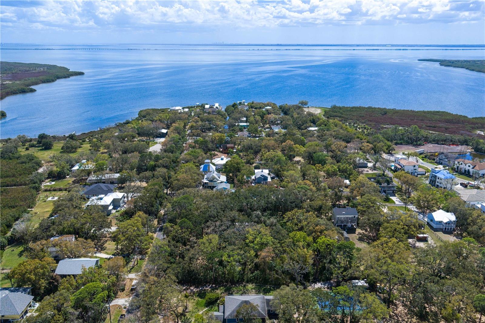 Listing photo id 24 for 8004 Bay Drive