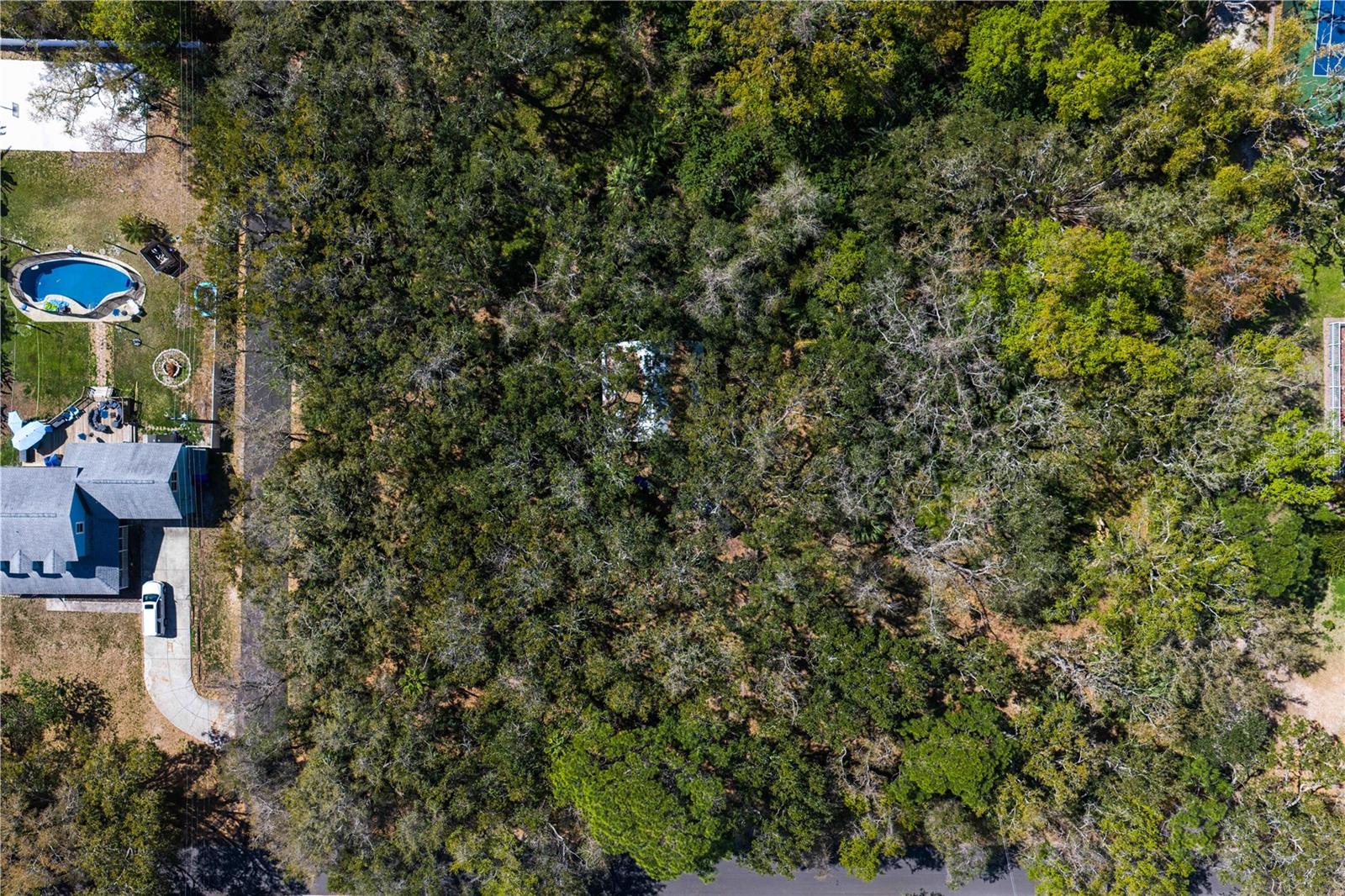 Listing photo id 30 for 8004 Bay Drive