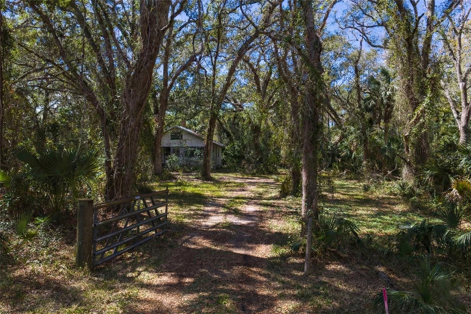 Listing photo id 4 for 8004 Bay Drive