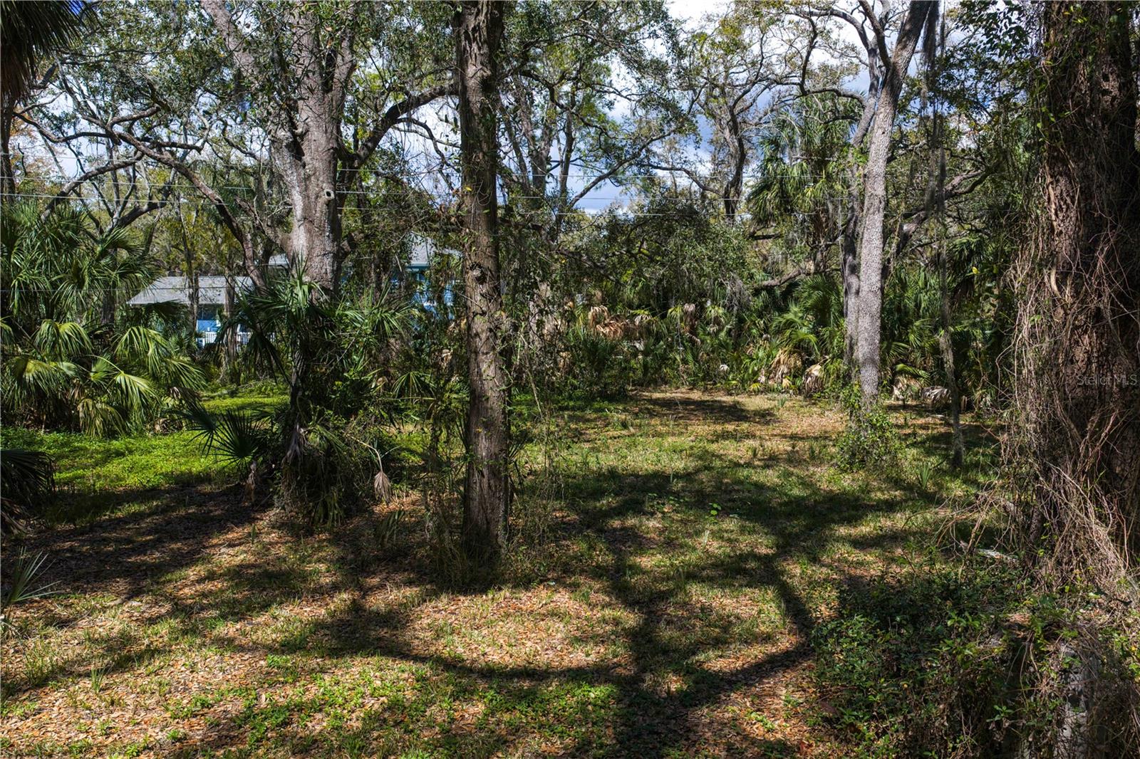 Listing photo id 5 for 8004 Bay Drive