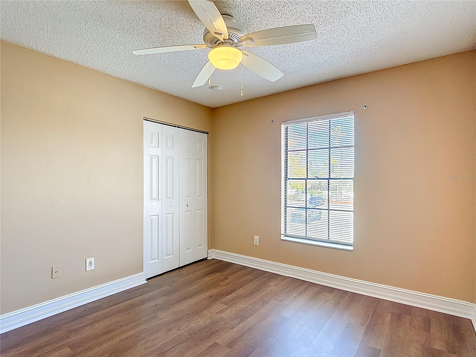 Listing photo id 10 for 21038 Voyager Boulevard 8