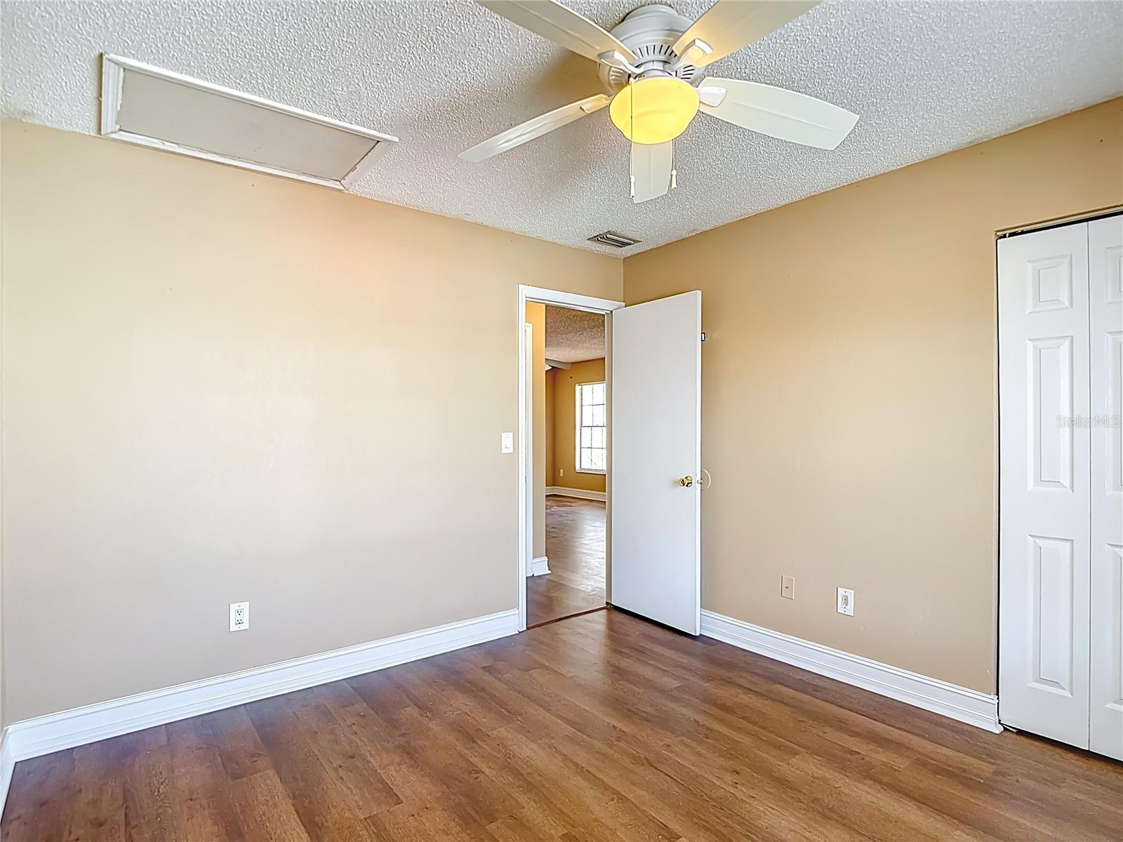 Listing photo id 11 for 21038 Voyager Boulevard 8
