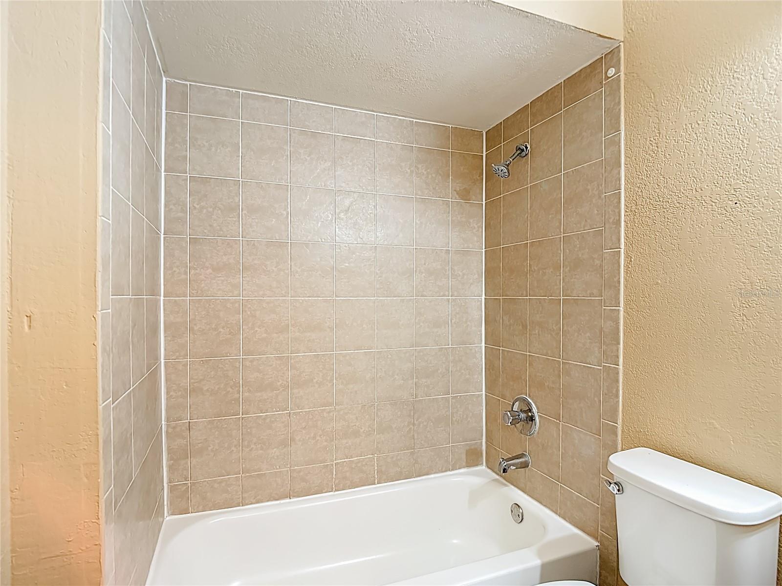 Listing photo id 13 for 21038 Voyager Boulevard 8