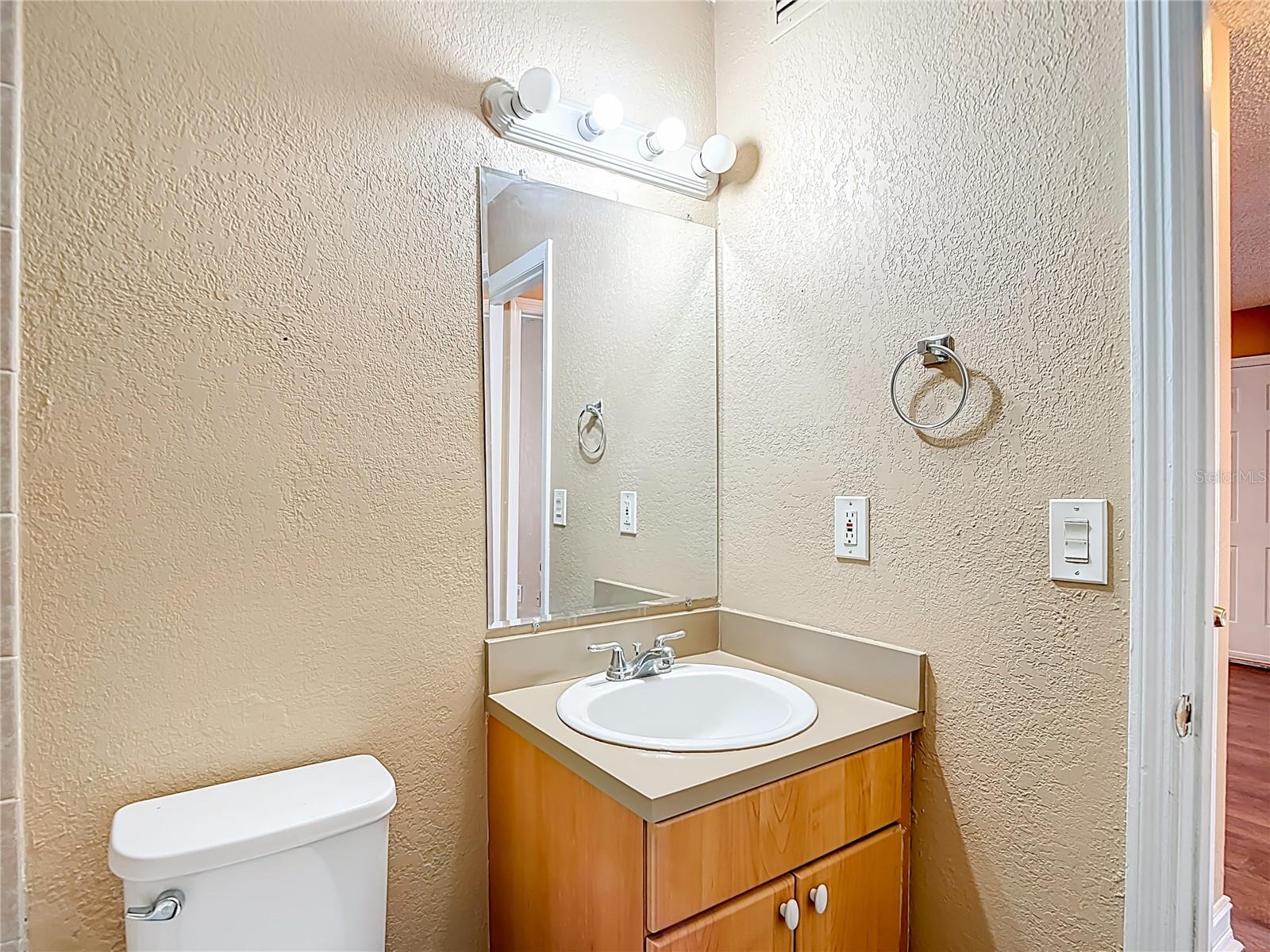 Listing photo id 14 for 21038 Voyager Boulevard 8