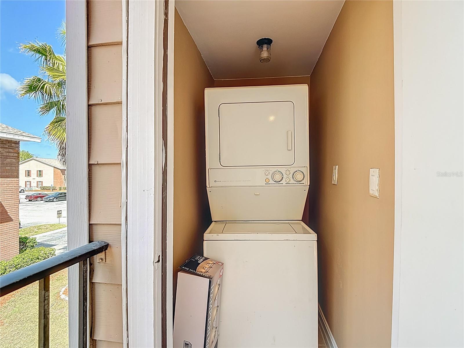 Listing photo id 15 for 21038 Voyager Boulevard 8