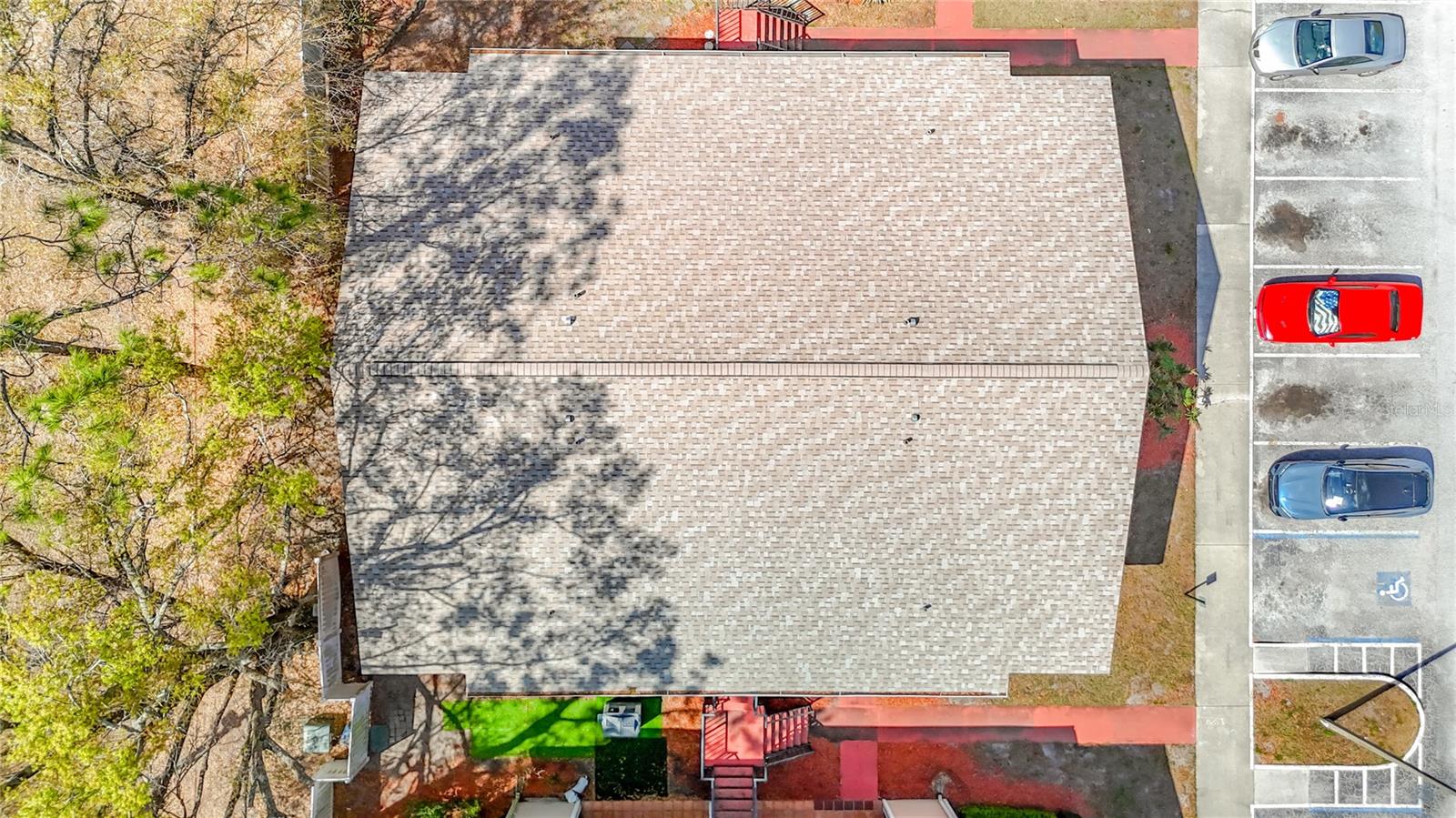 Listing photo id 16 for 21038 Voyager Boulevard 8