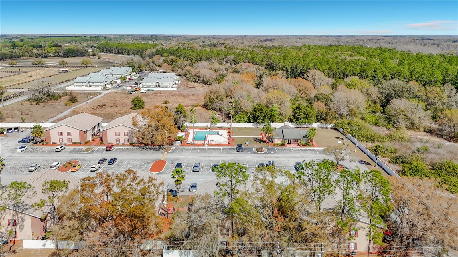 Listing photo id 17 for 21038 Voyager Boulevard 8