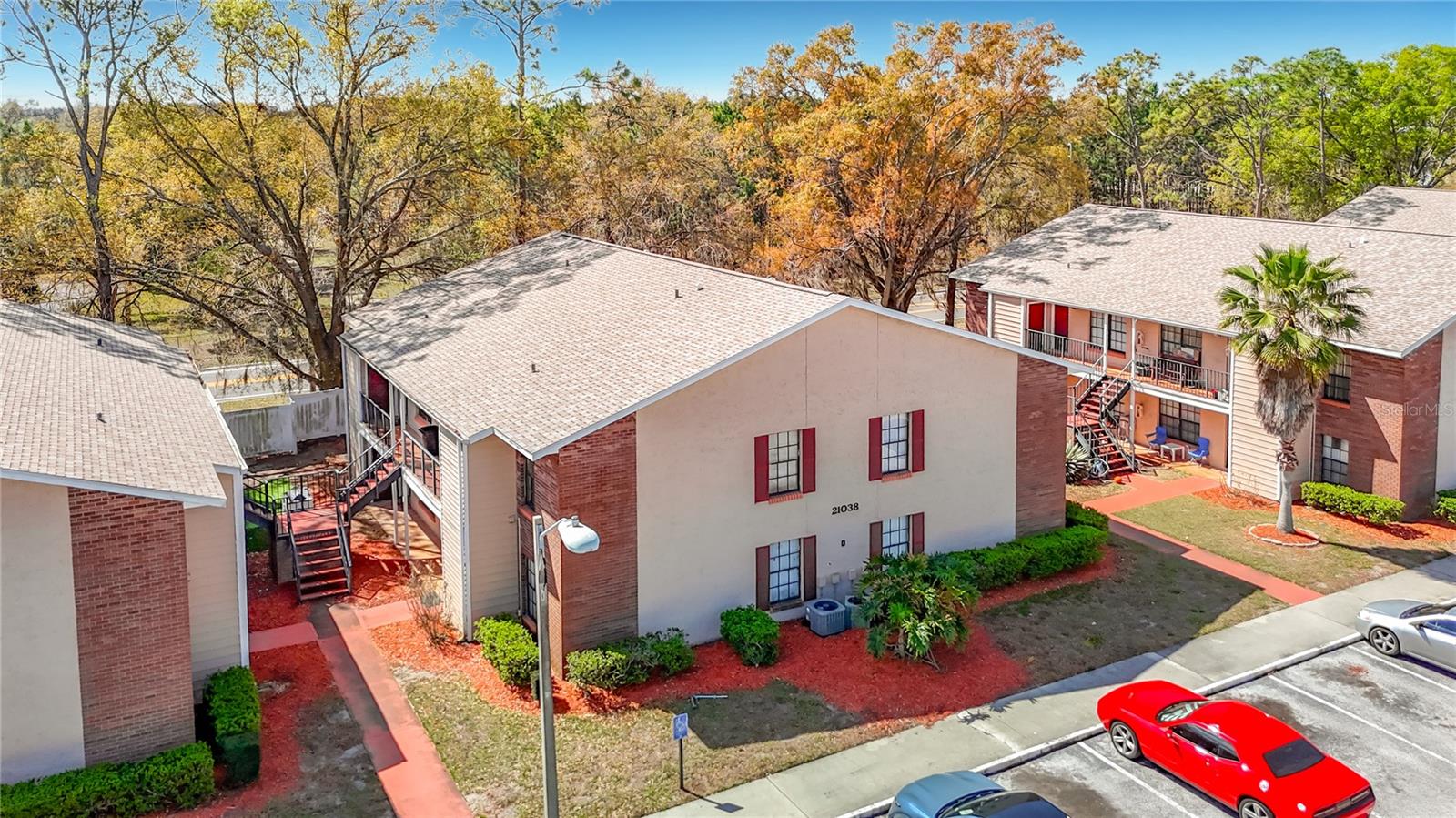 Listing photo id 0 for 21038 Voyager Boulevard 8