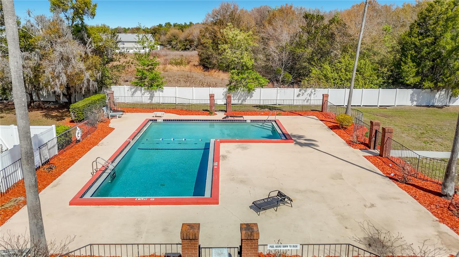 Listing photo id 18 for 21038 Voyager Boulevard 8