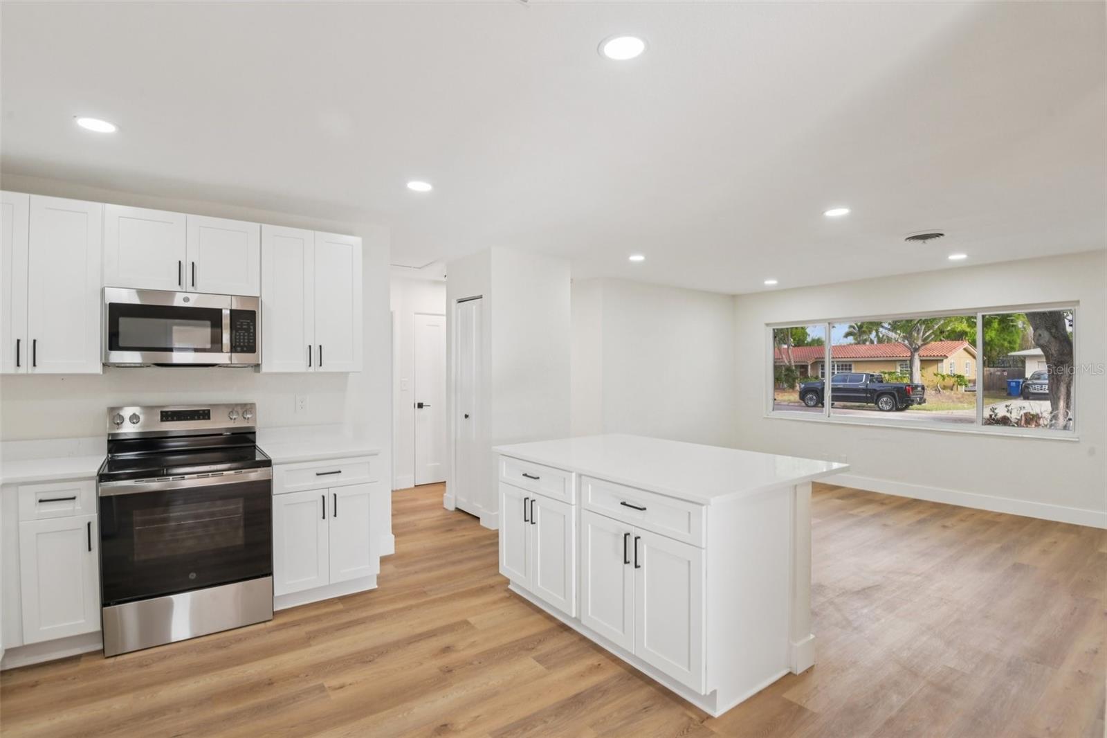 Listing photo id 8 for 920 43rd Avenue Ne