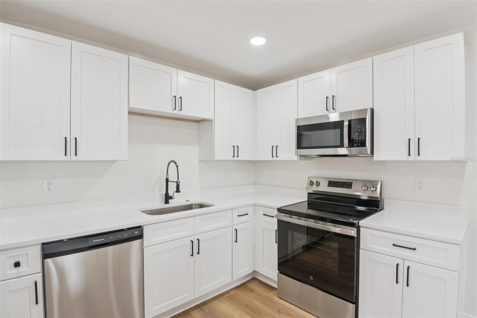 Listing photo id 9 for 920 43rd Avenue Ne