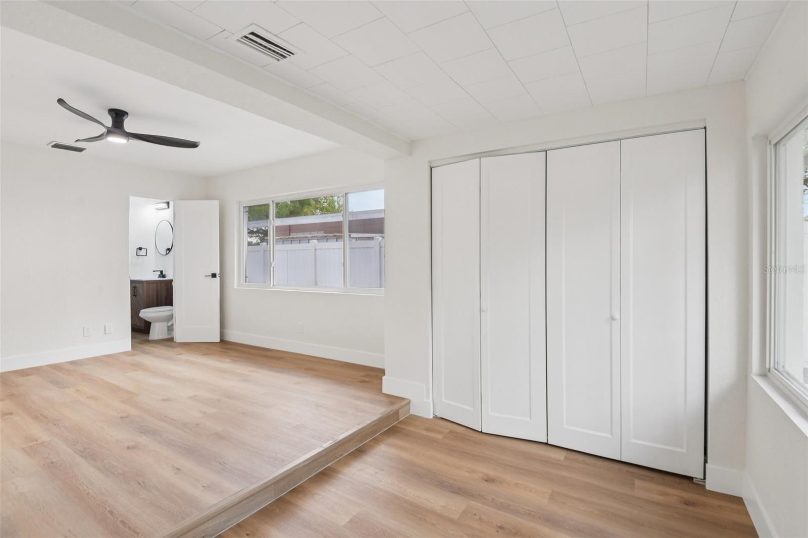 Listing photo id 10 for 920 43rd Avenue Ne