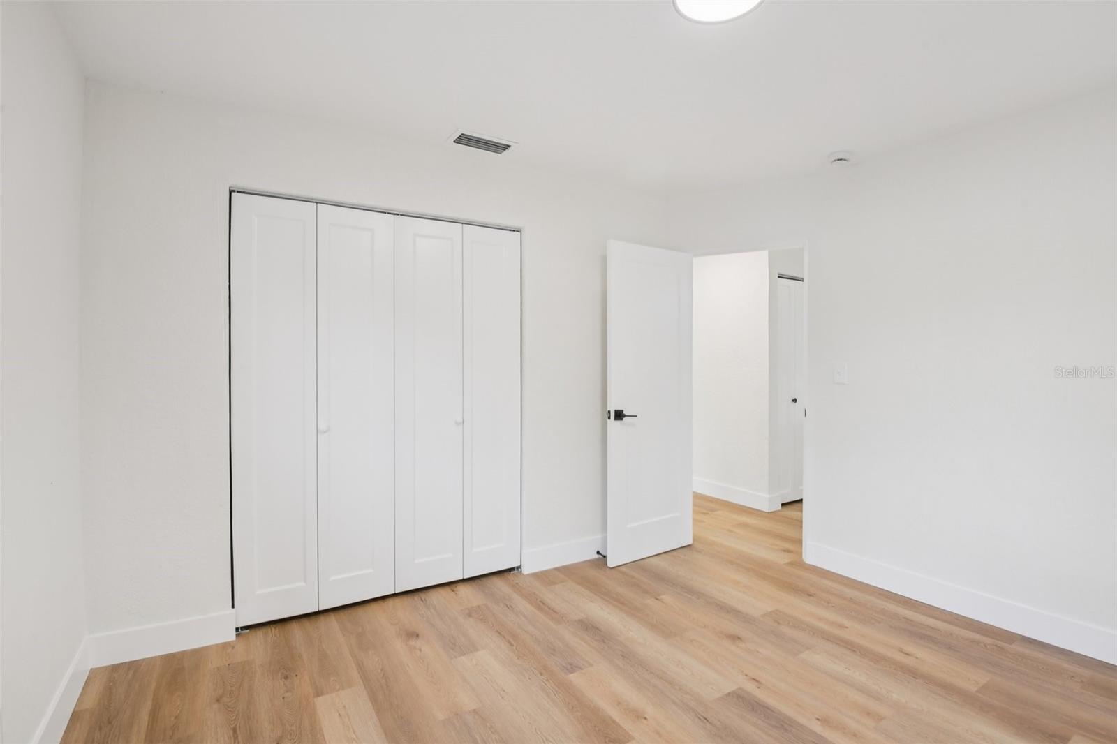 Listing photo id 14 for 920 43rd Avenue Ne