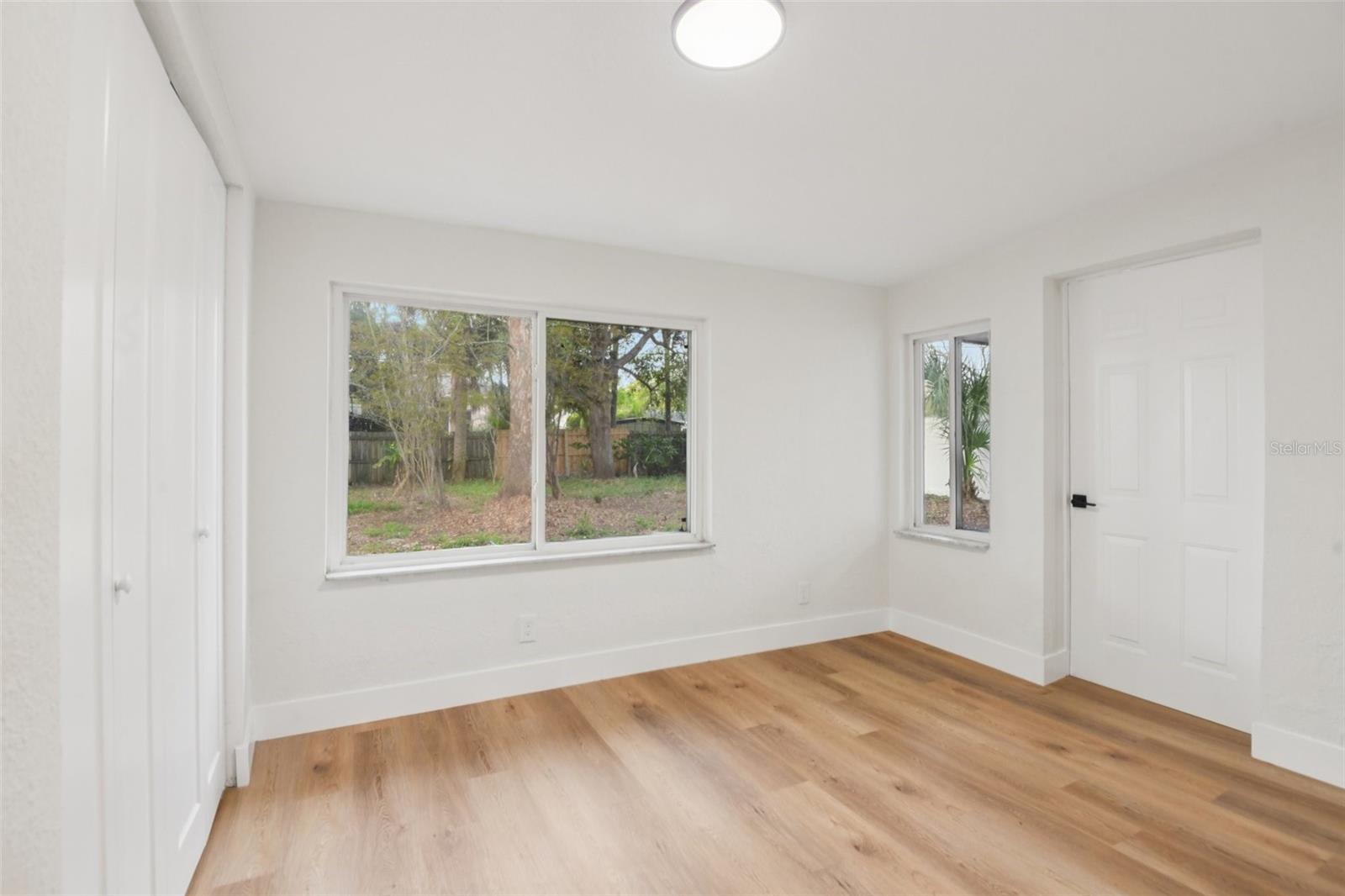 Listing photo id 15 for 920 43rd Avenue Ne