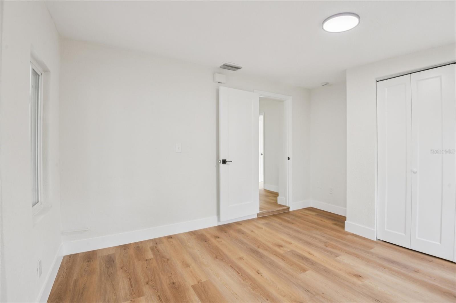 Listing photo id 16 for 920 43rd Avenue Ne