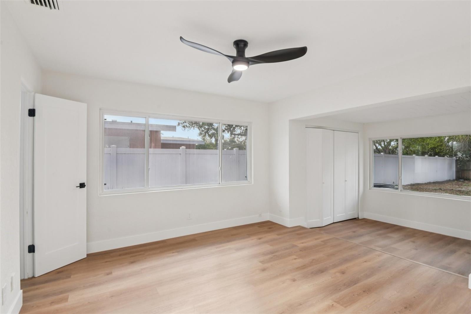 Listing photo id 2 for 920 43rd Avenue Ne