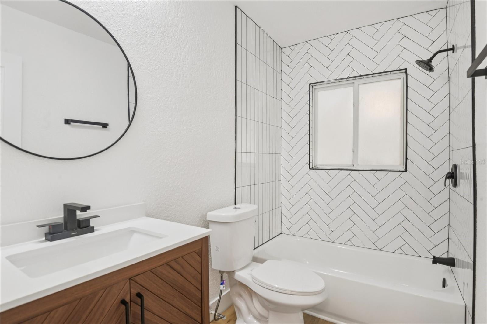 Listing photo id 3 for 920 43rd Avenue Ne