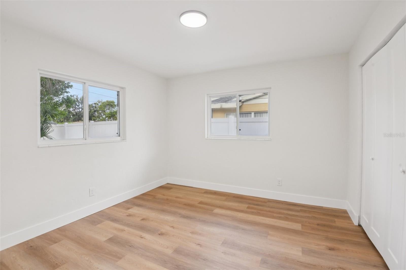 Listing photo id 4 for 920 43rd Avenue Ne