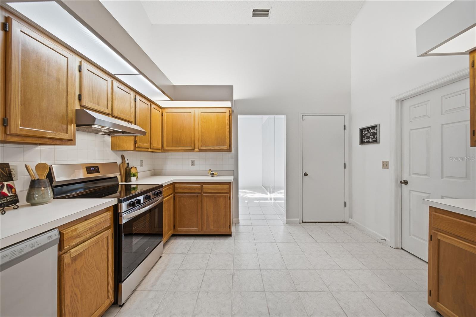 Image 18 of 54 For 1908 River Crossing Drive