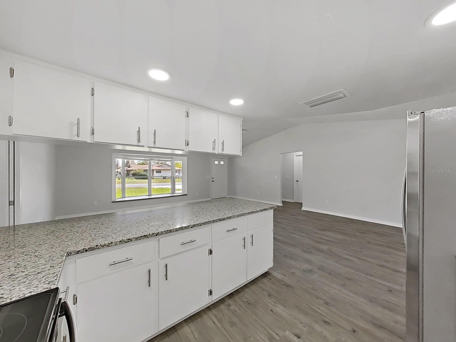 Image 17 of 39 For 902 Great Pine Point