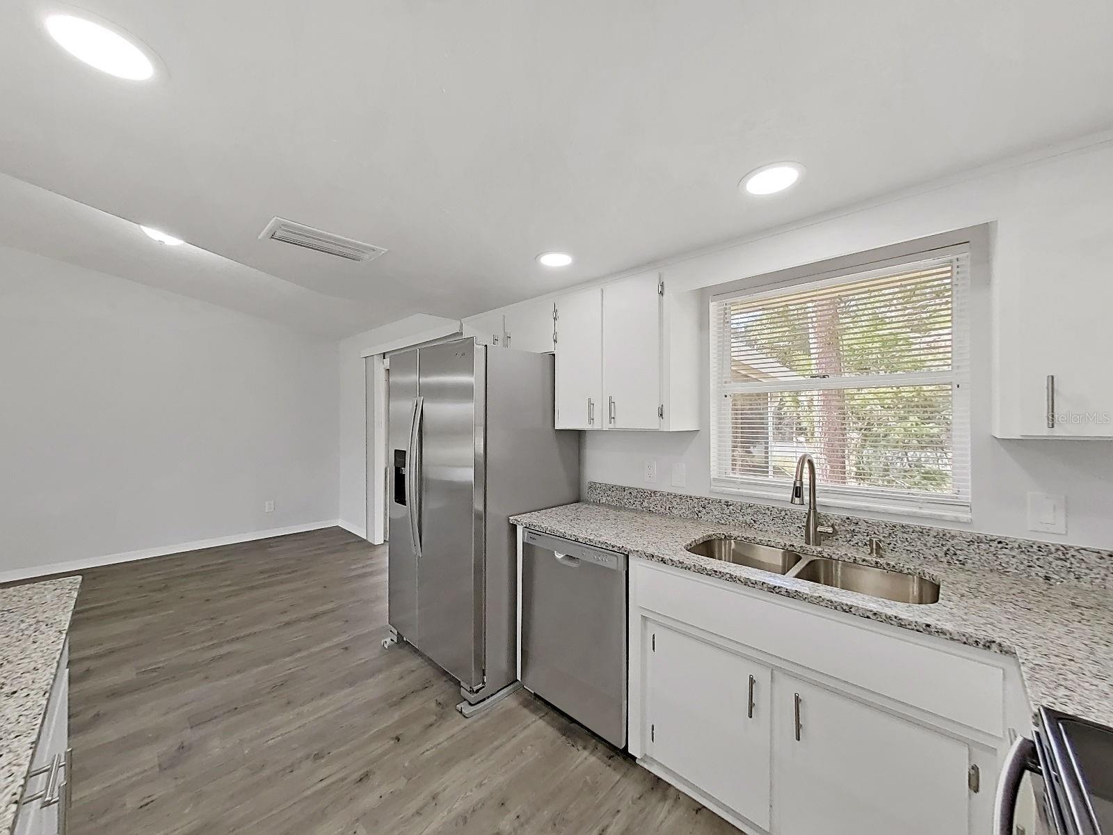 Image 18 of 39 For 902 Great Pine Point