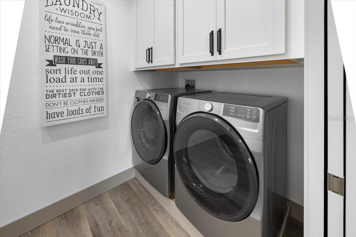 Listing photo id 8 for 5050 Oak Leaf Lane