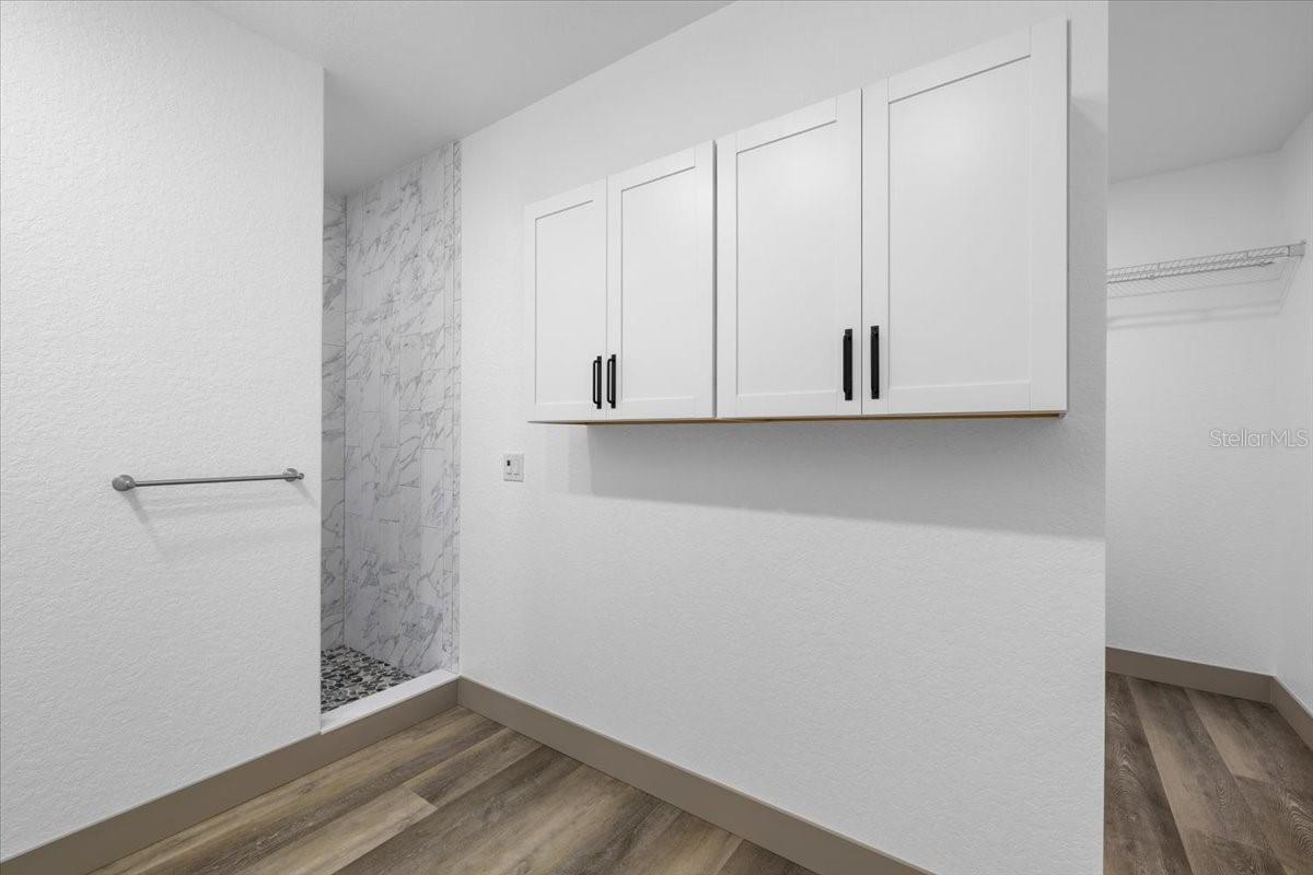 Listing photo id 13 for 5050 Oak Leaf Lane