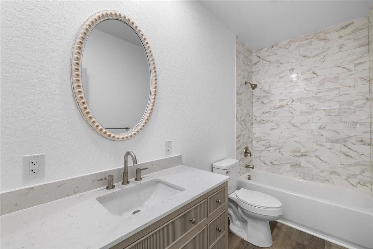 Listing photo id 18 for 5050 Oak Leaf Lane