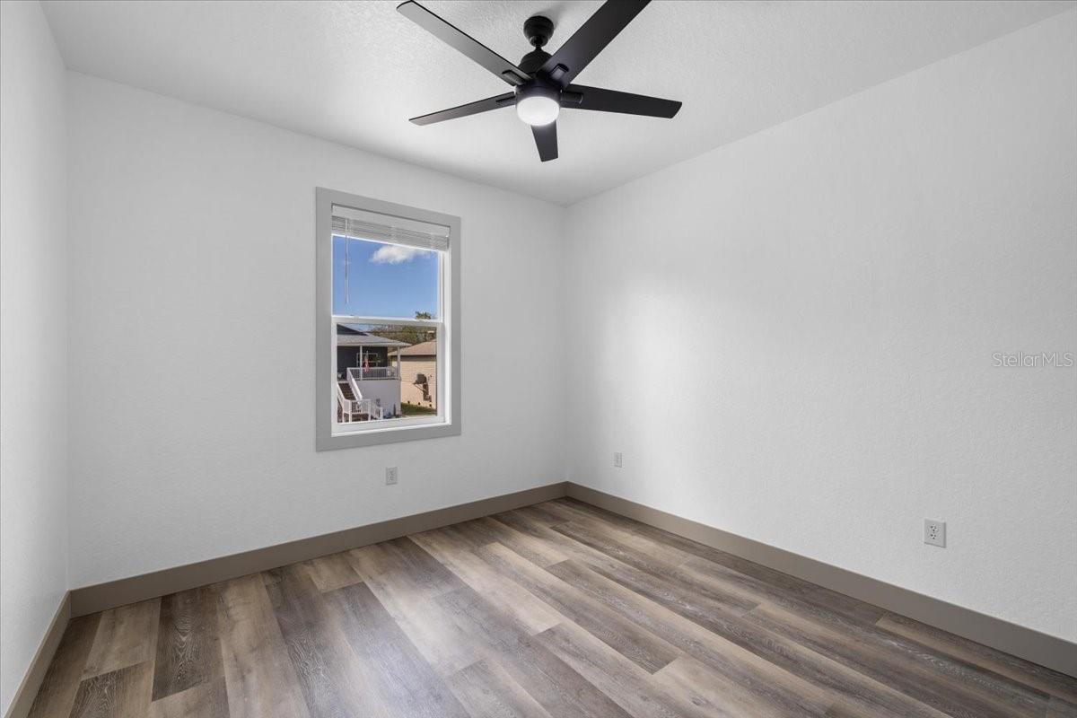 Listing photo id 19 for 5050 Oak Leaf Lane