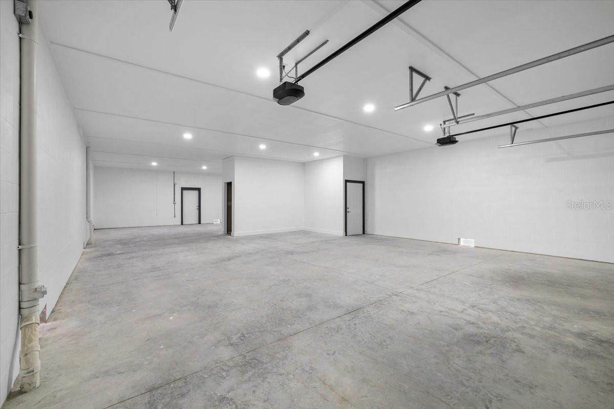 Listing photo id 22 for 5050 Oak Leaf Lane