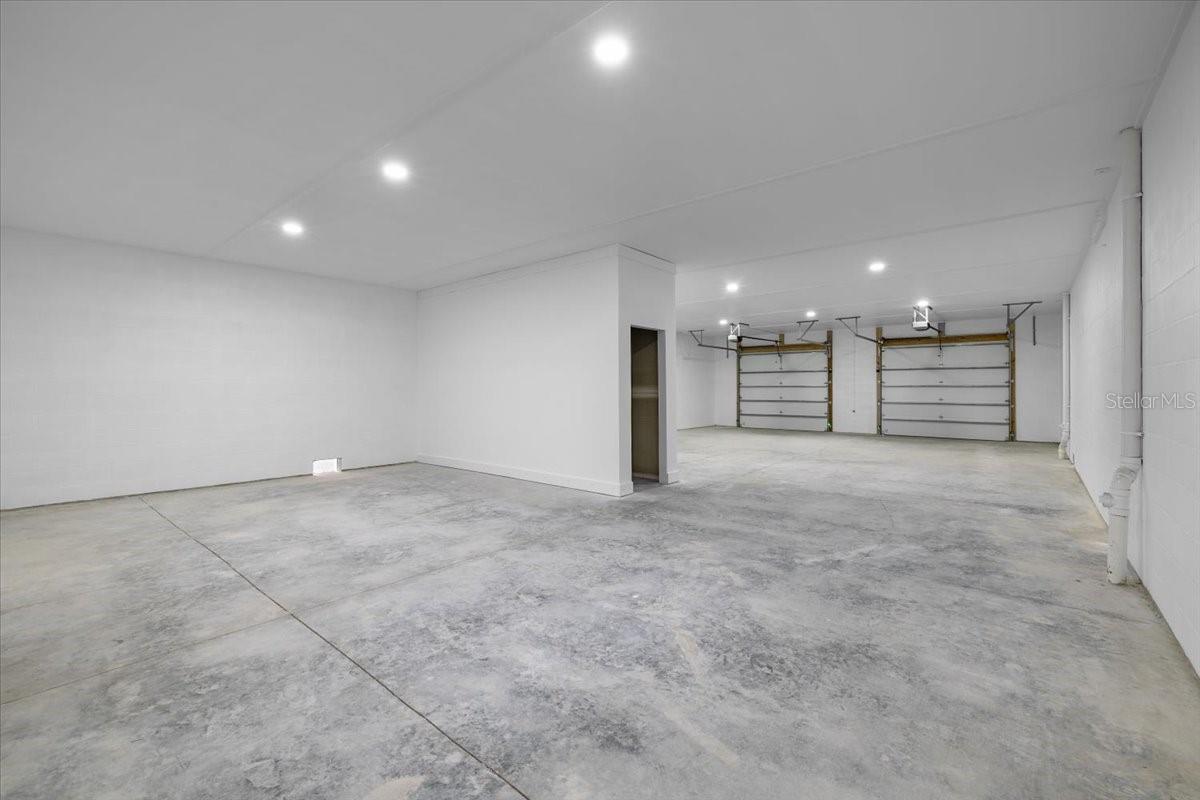 Listing photo id 23 for 5050 Oak Leaf Lane