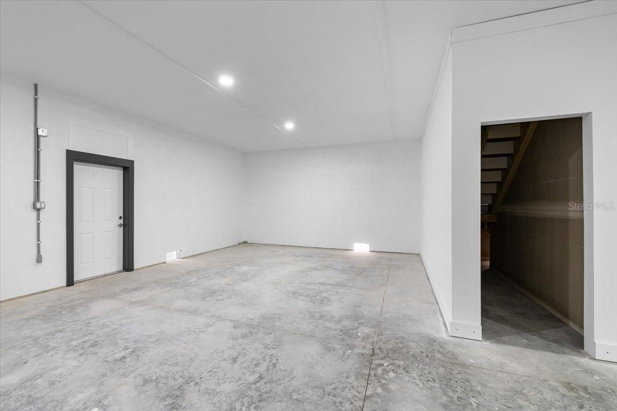 Listing photo id 24 for 5050 Oak Leaf Lane