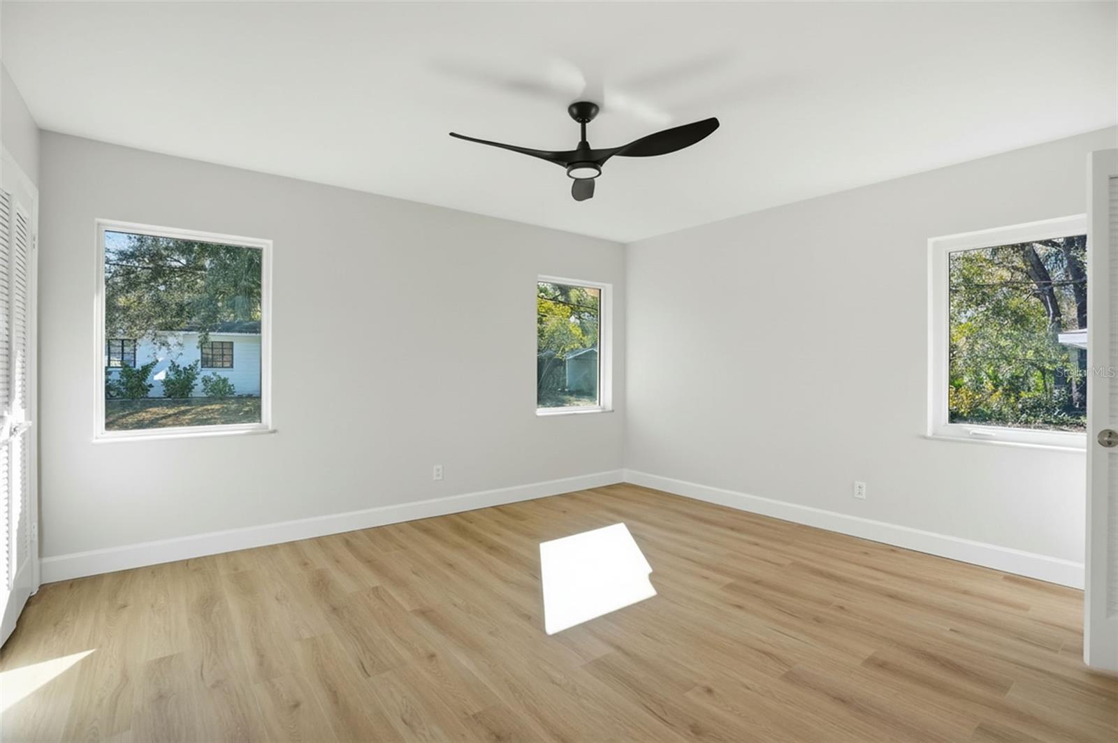 Image 11 of 18 For 2812 Munro Street