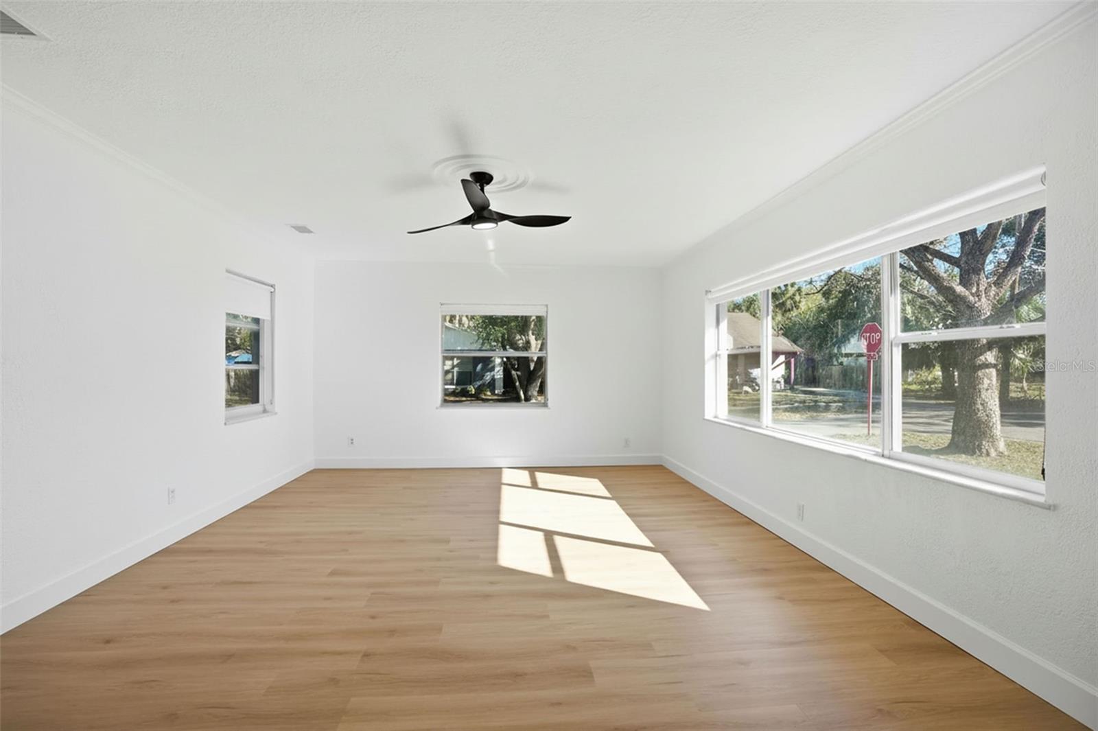 Image 3 of 18 For 2812 Munro Street