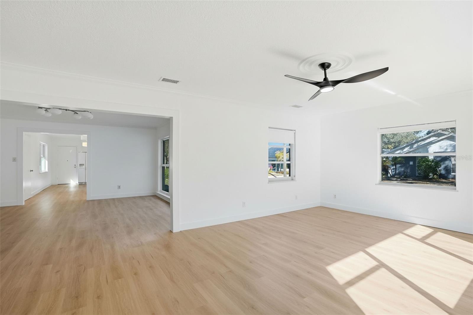 Image 4 of 18 For 2812 Munro Street