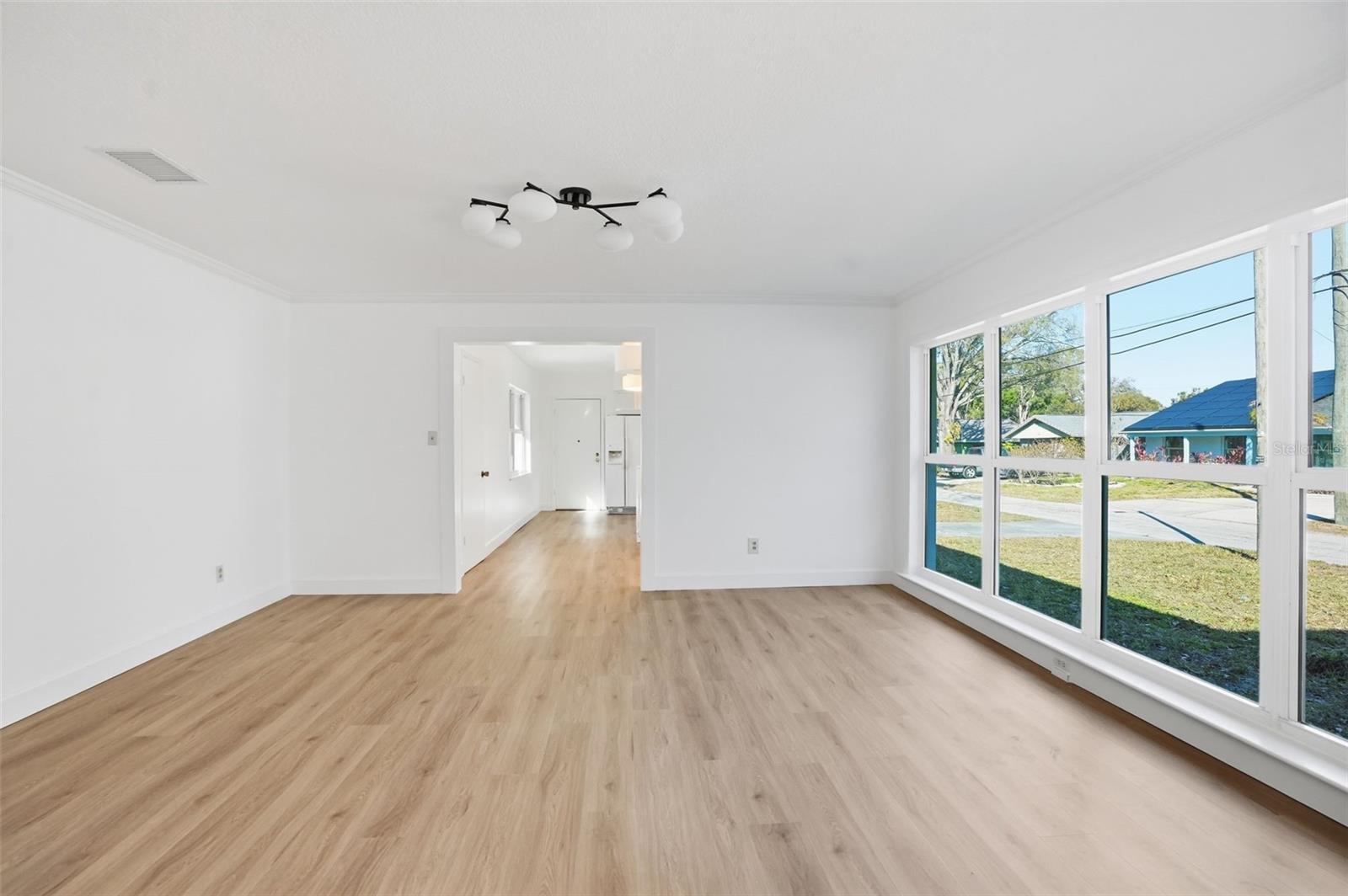 Image 5 of 18 For 2812 Munro Street